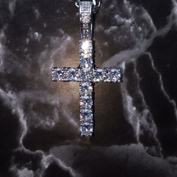 18"Cuban Chain + Silver Finish Clear CZ Cross - Picture 2 of 11